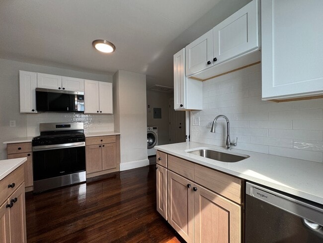 Building Photo - 47-49 Mead St