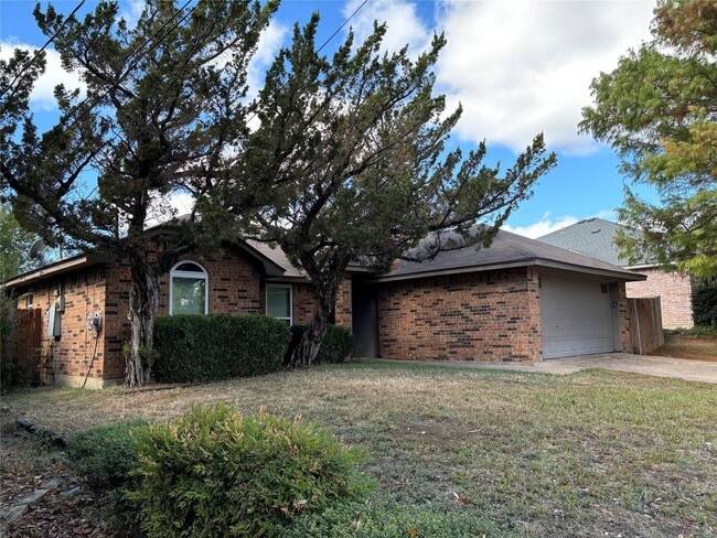 Building Photo - Beautifully updated 3-bedroom 2-bath home