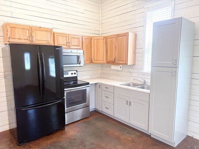 Building Photo - 1 Bed / 1 Bath - Single Family Home - Fantastic View!!