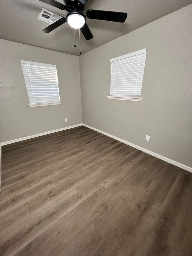 Building Photo - 134 NE Fullerton- Hot new listing!