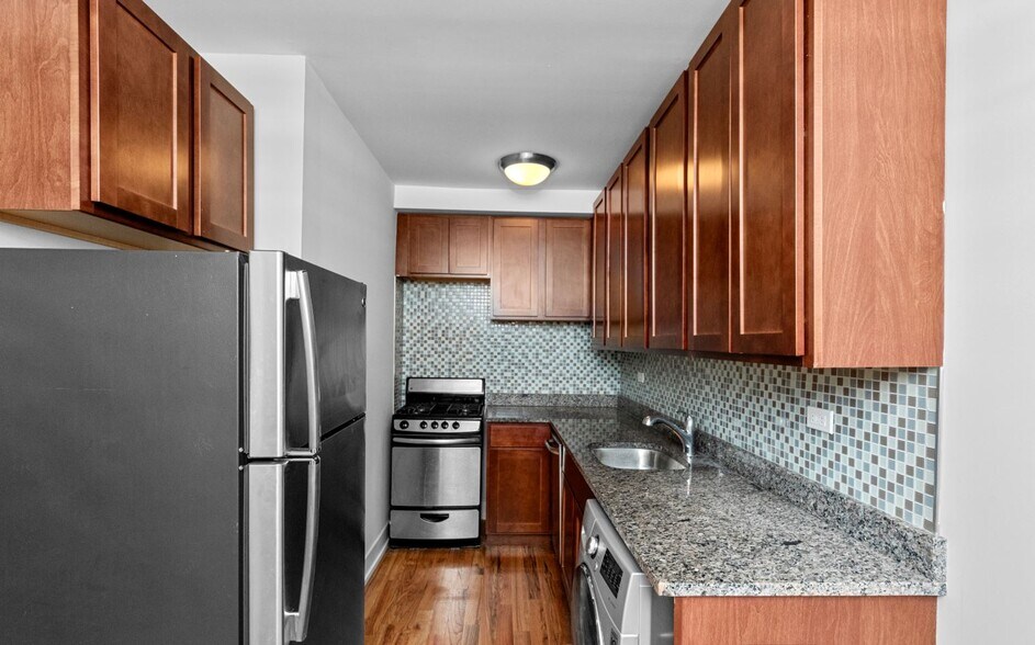 Primary Photo - 556 W Arlington Pl