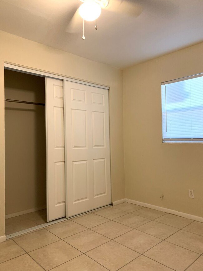 Building Photo - 4bed/2bath Single Family Home $1250/month