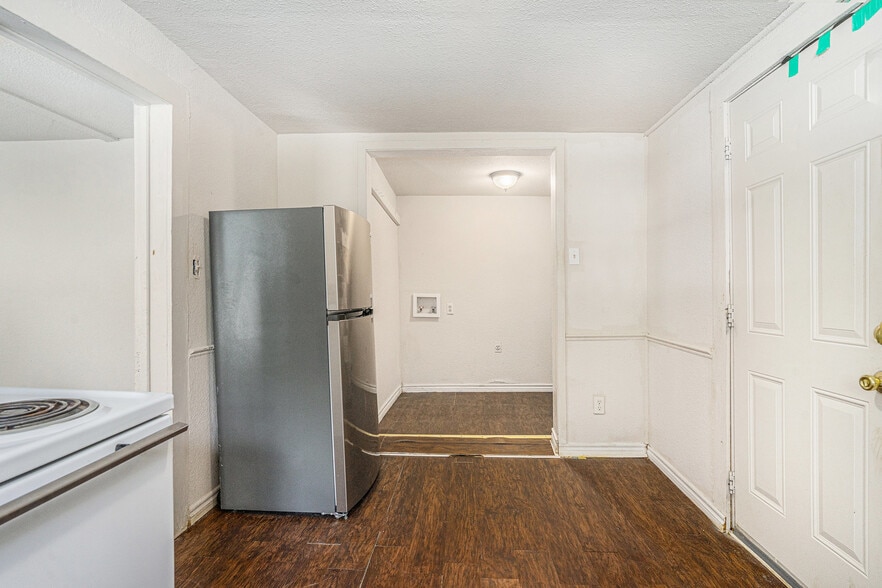 Building Photo - 111 W Atchley Ave
