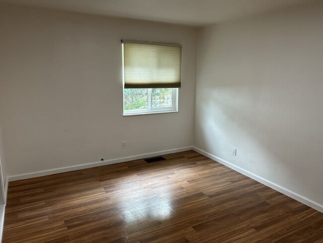 Building Photo - Wonderful 3 Bedroom, 2 Bath Home