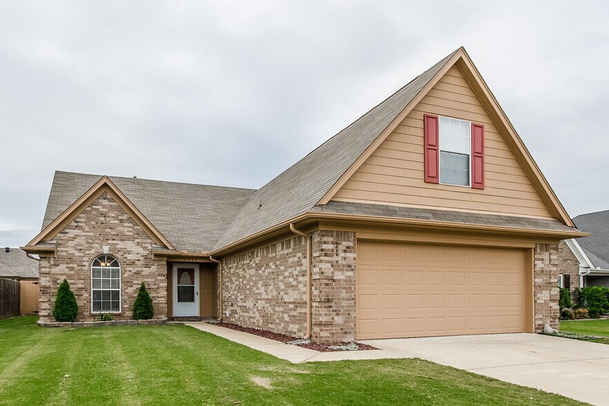Building Photo - 5733 Fawn Dr