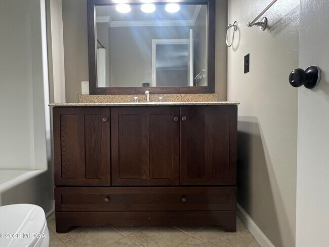 Building Photo - 1943 Northbrook Ave