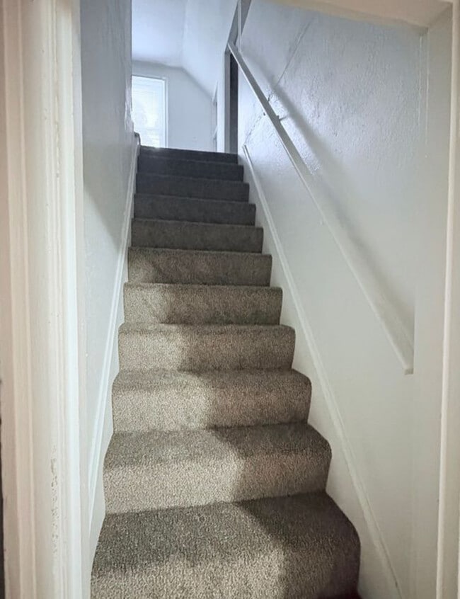 Building Photo - 2227 Homestead Dr