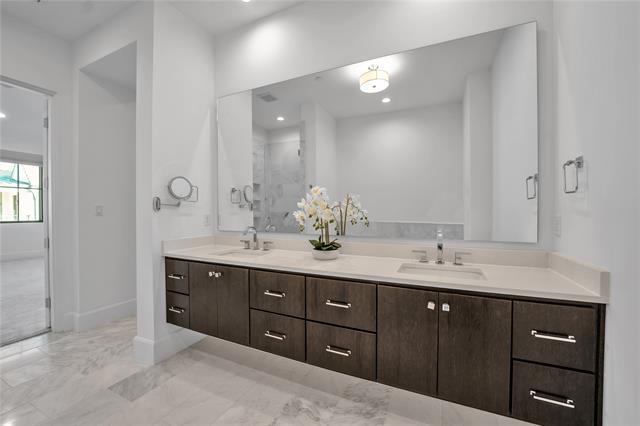 Building Photo - 5270 Town and Country Blvd