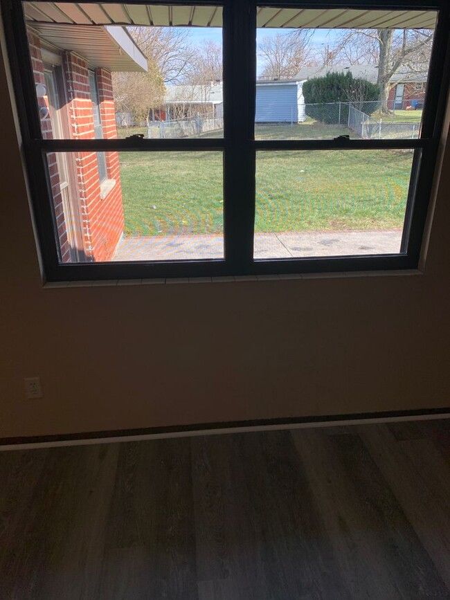 Building Photo - Three Bedroom One and a Half Bath Ranch Home in Delhi