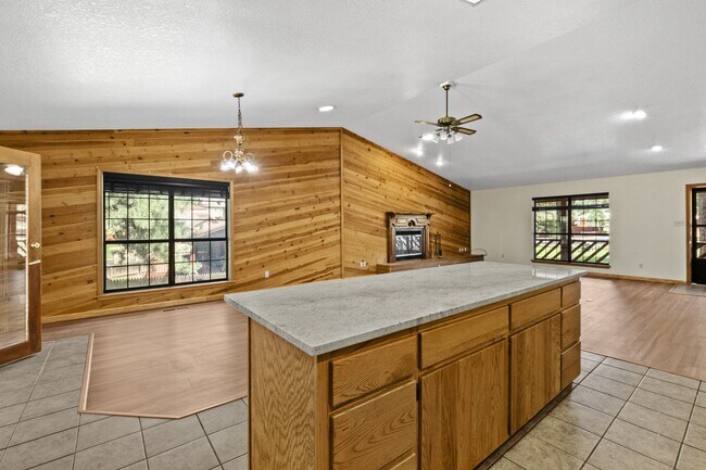 Building Photo - 103 E Miller Ct