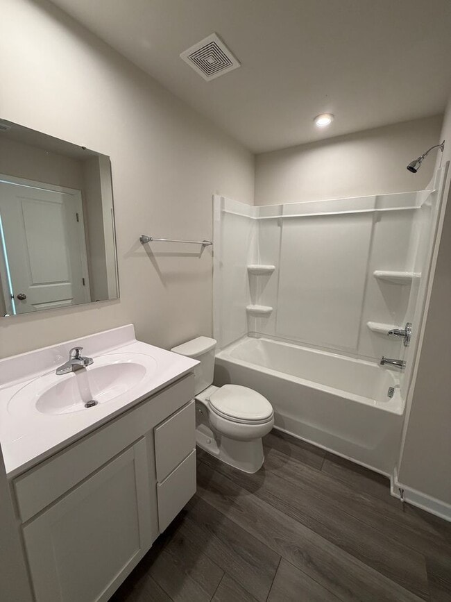 Building Photo - Thornton Grove Townhome