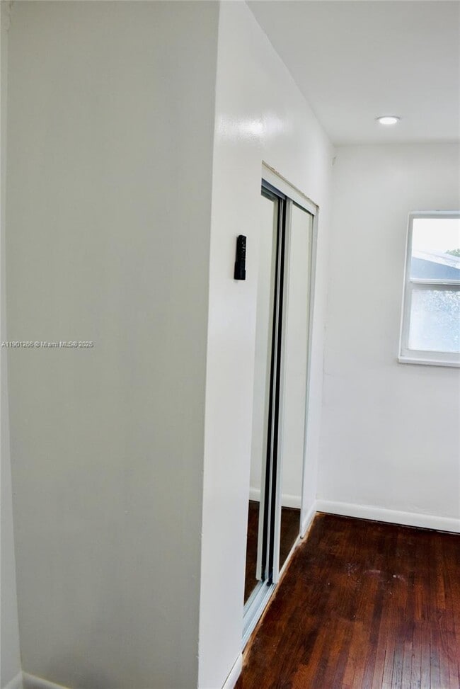 Building Photo - 2280 SW 43rd Ave