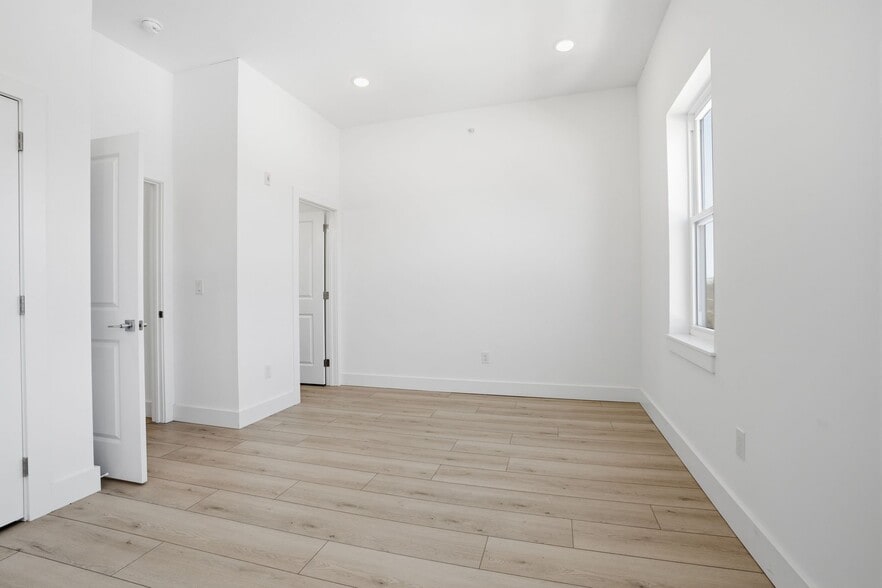 Building Photo - 147-149 N Gross St