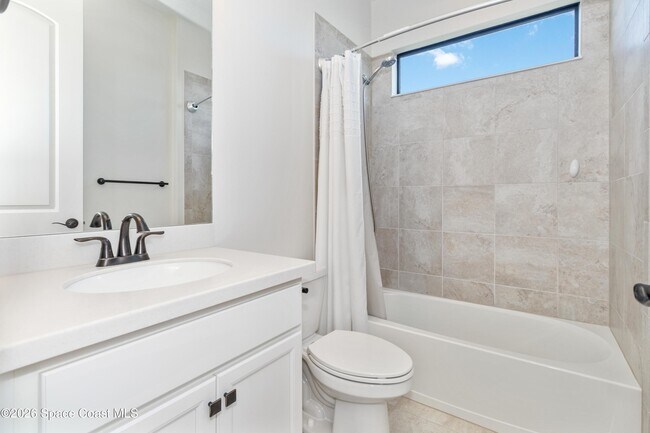 Building Photo - 8212 Paragrass Ave