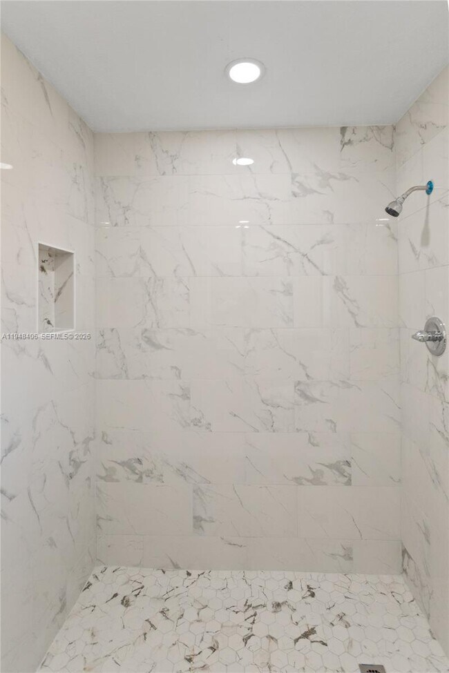 Building Photo - 3521 NW 18th Pl