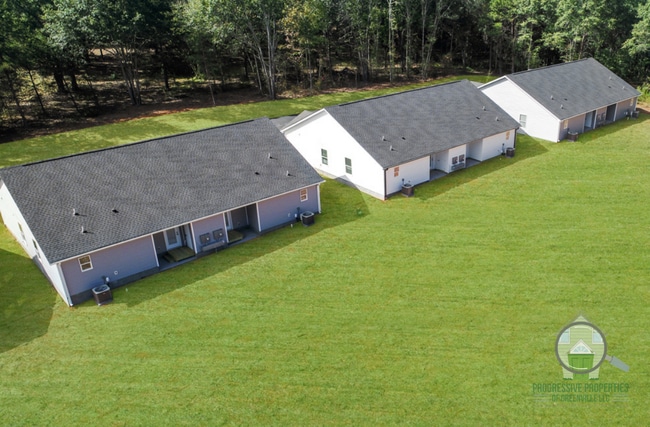Building Photo - 125 Lyman Lodge Rd