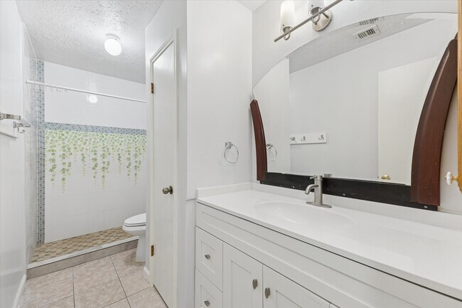 Building Photo - 3615 Kingston Vale Dr