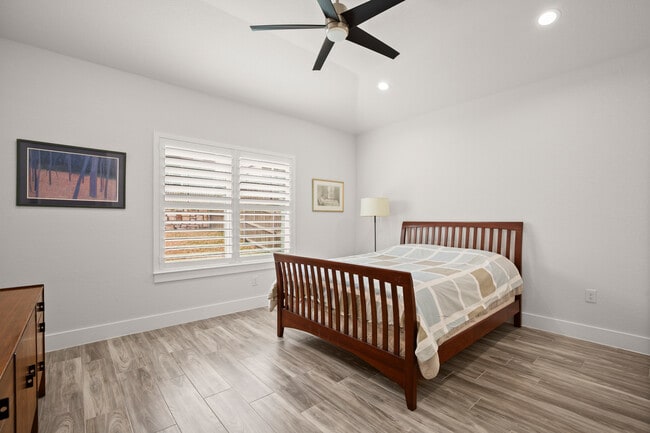 Building Photo - 9825 Evening Canopy Dr
