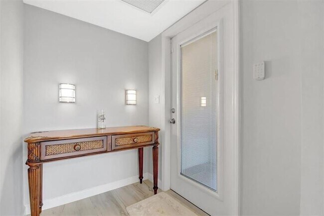 Building Photo - 3000 NE 48th Ct