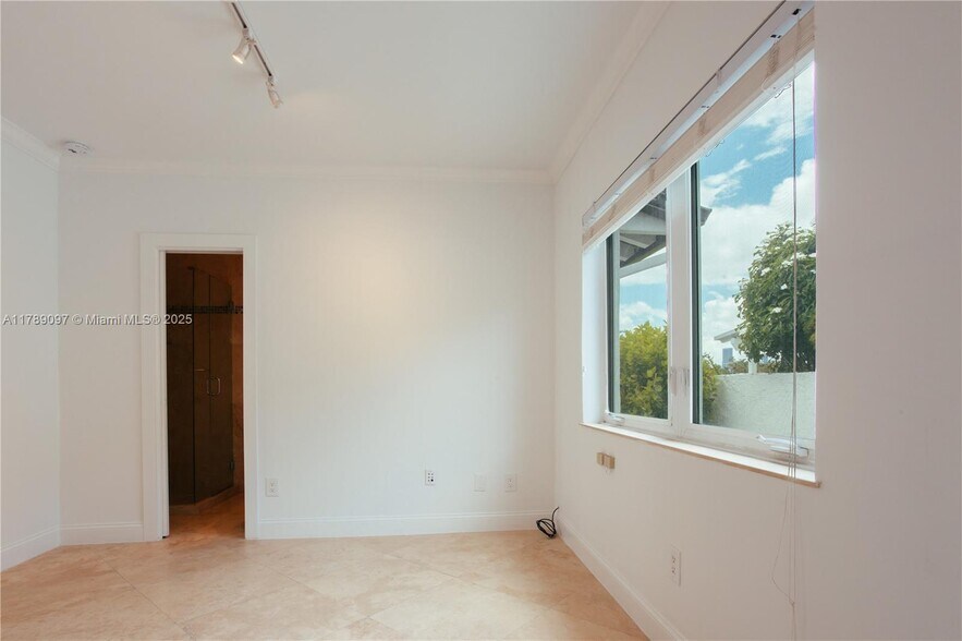 Building Photo - 72 S Hibiscus Dr