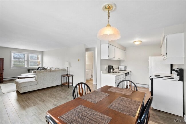 Building Photo - 576 Village Blvd N