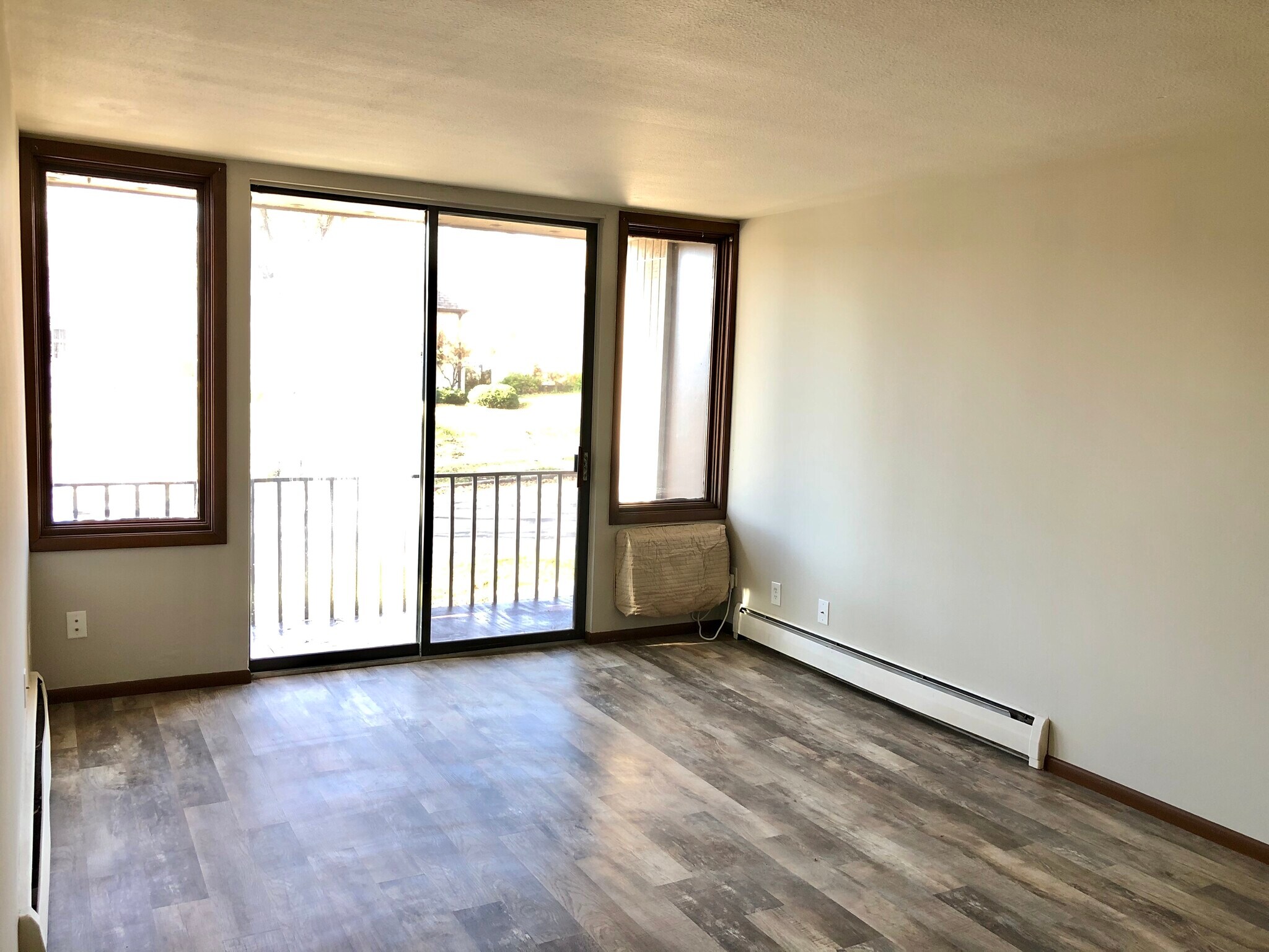 Building Photo - 4014 15th Ave S