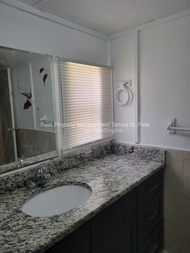 Building Photo - 710 S 50th St