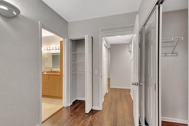 Building Photo - 1620 Presidential Way