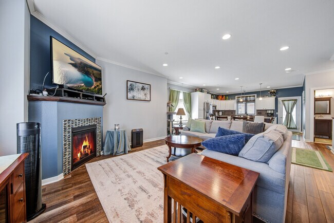 Building Photo - 2163 Rolling Green Ln