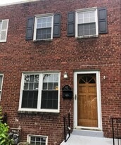 Building Photo - 627 S Henry St