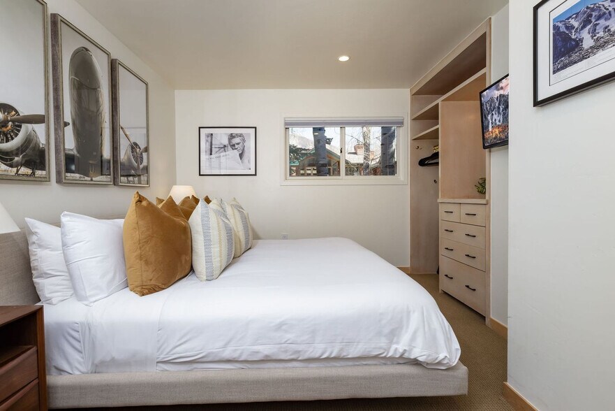 Building Photo - 835 E Durant Ave