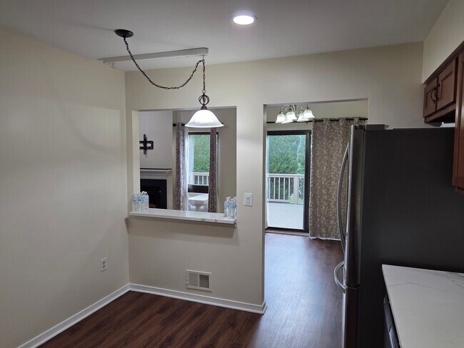 Building Photo - 649 Glasgow Ct
