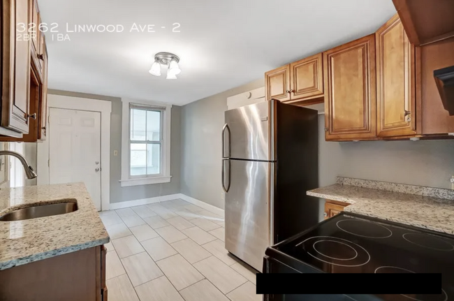 Kitchen/Dining Room - 3262 Linwood Ave