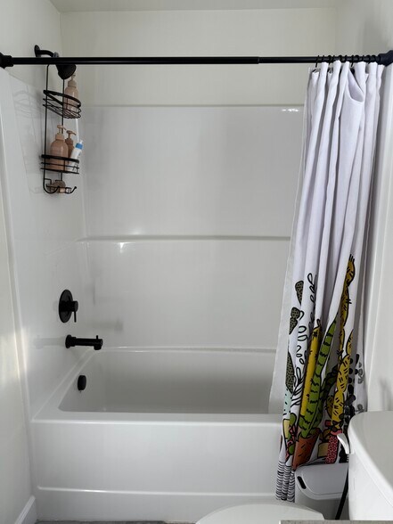 Building Photo - 3844 SE 83rd Ave