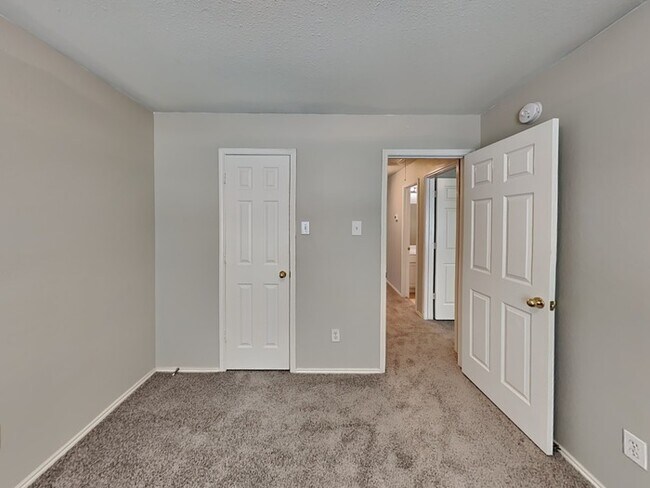 Building Photo - Welcome Home!!