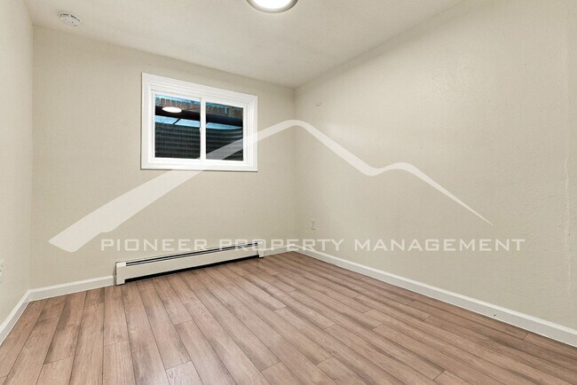 Building Photo - 648 Buchanan Ln