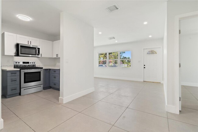Primary Photo - 2900 NW 160th St