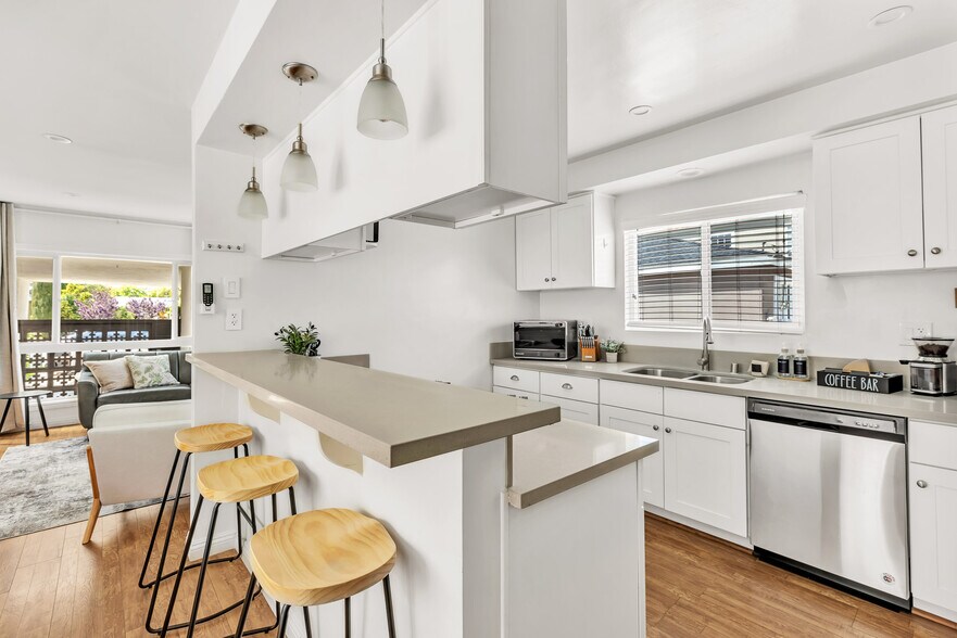 Building Photo - 15006 Burin Ave