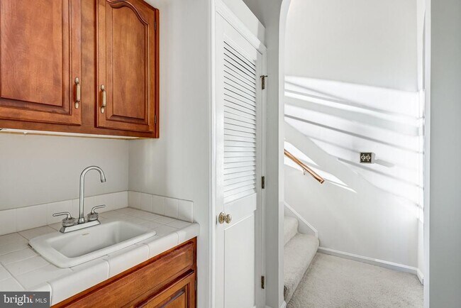 Building Photo - 9232 Forest Haven Dr