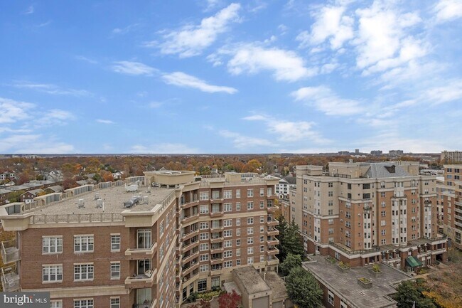 Building Photo - 3800 Fairfax Dr