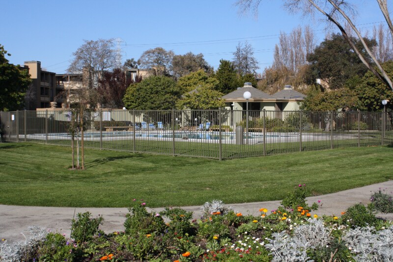 Building Photo - 1051 Beach Park Blvd