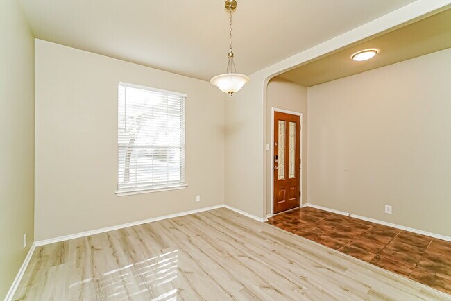 Building Photo - 552 Foxford Run Dr