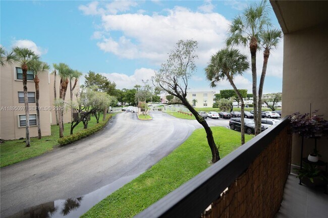 Building Photo - 10875 SW 112th Ave