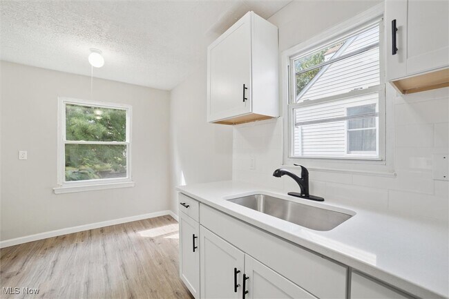 Building Photo - 15705 Fernway Dr