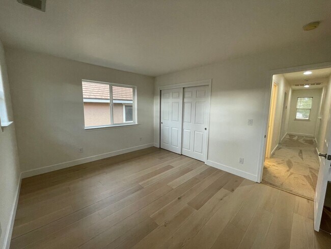 Building Photo - 3 Bedroom / 3 Bathroom in North Reno Near UNR