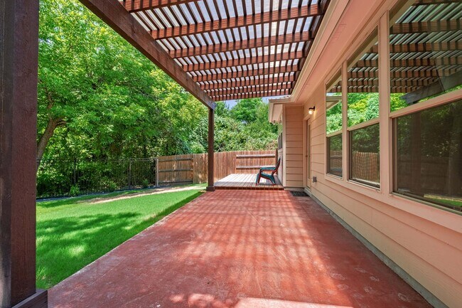 Building Photo - Fantastic 3 Bedroom, 2.5 Bath, 2-Story Hom...
