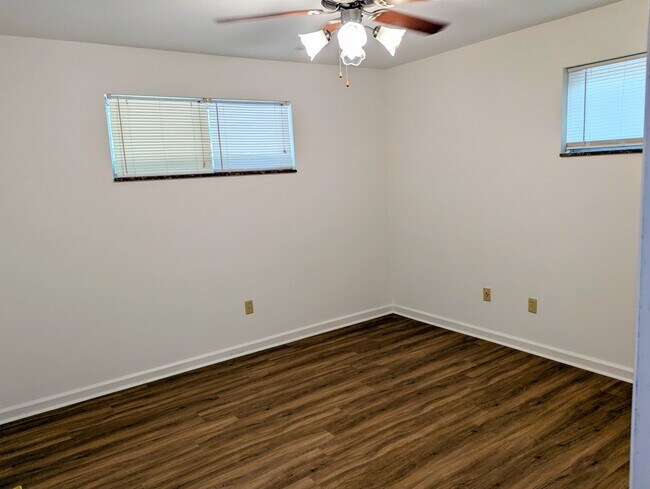 Building Photo - 102 Piedmont Cir