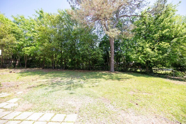 Building Photo - ** 3 bed 2 bath located in Dalraida **Call...