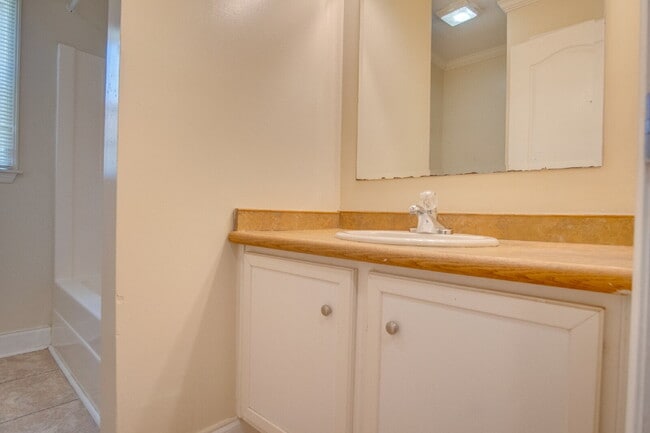 Building Photo - Don’t Miss This West Pensacola Rental — Open Floor Plan, Large Primary Suite, Outdoor Deck & Minu...