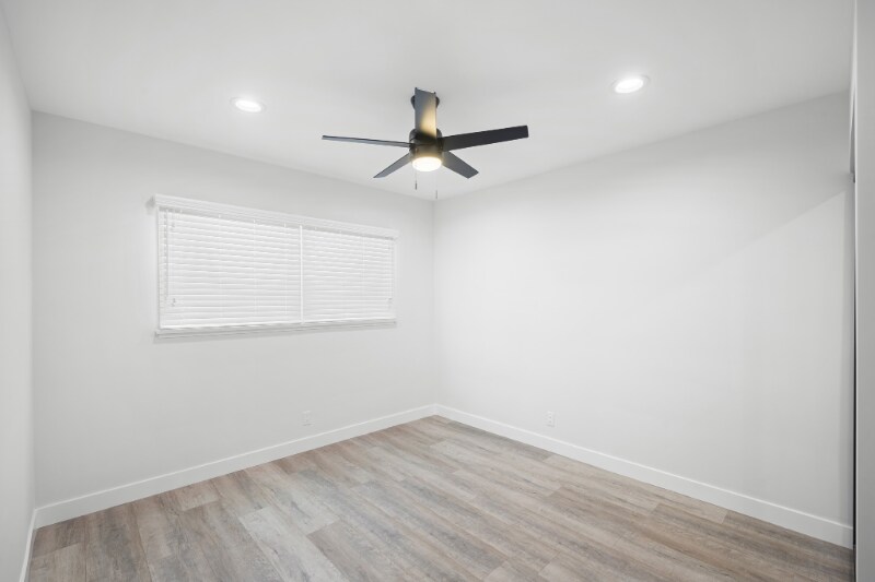 Building Photo - 623 E Chevy Chase Dr